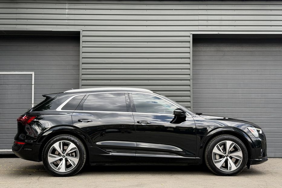 Продам Audi Q8 E-Tron Premium Plus 2023 года в Киеве