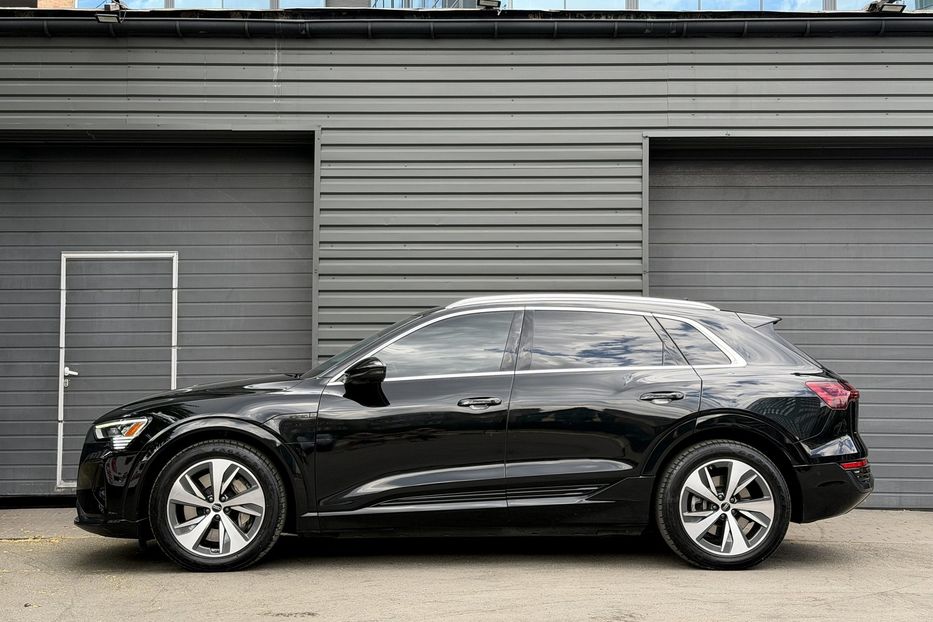 Продам Audi Q8 E-Tron Premium Plus 2023 года в Киеве
