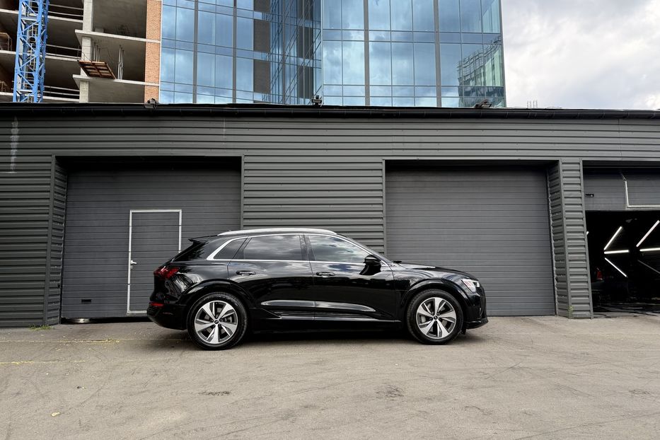 Продам Audi Q8 E-Tron Premium Plus 2023 года в Киеве