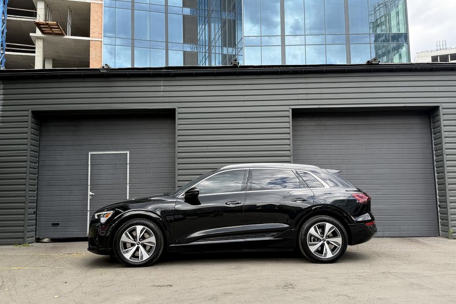 Продам Audi Q8 E-Tron Premium Plus 2023 года в Киеве