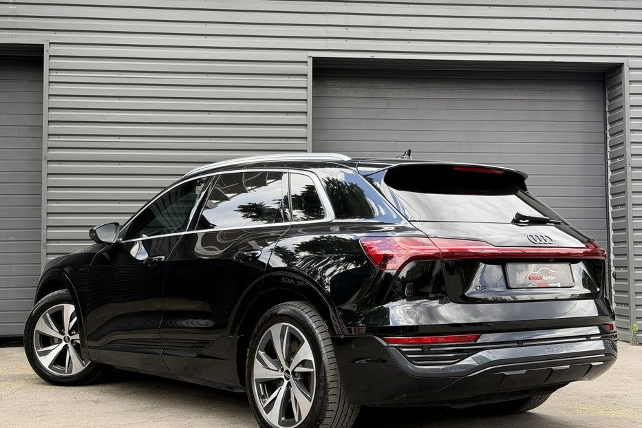 Продам Audi Q8 E-Tron Premium Plus 2023 года в Киеве