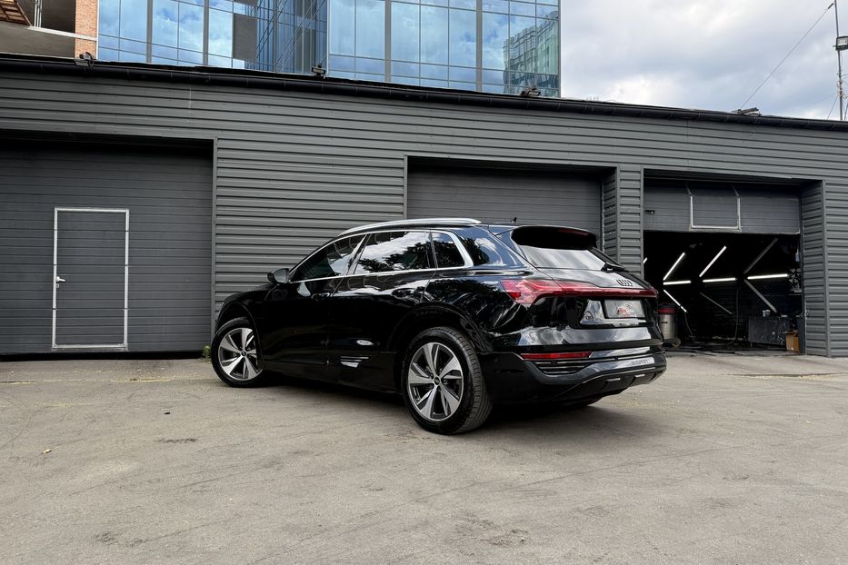 Продам Audi Q8 E-Tron Premium Plus 2023 года в Киеве