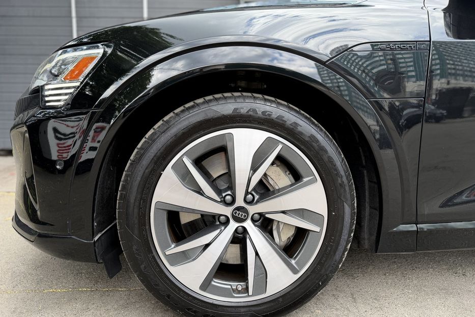 Продам Audi Q8 E-Tron Premium Plus 2023 года в Киеве
