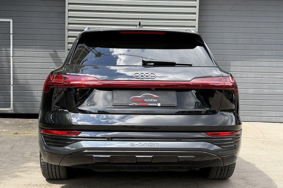 Продам Audi Q8 E-Tron Premium Plus 2023 года в Киеве