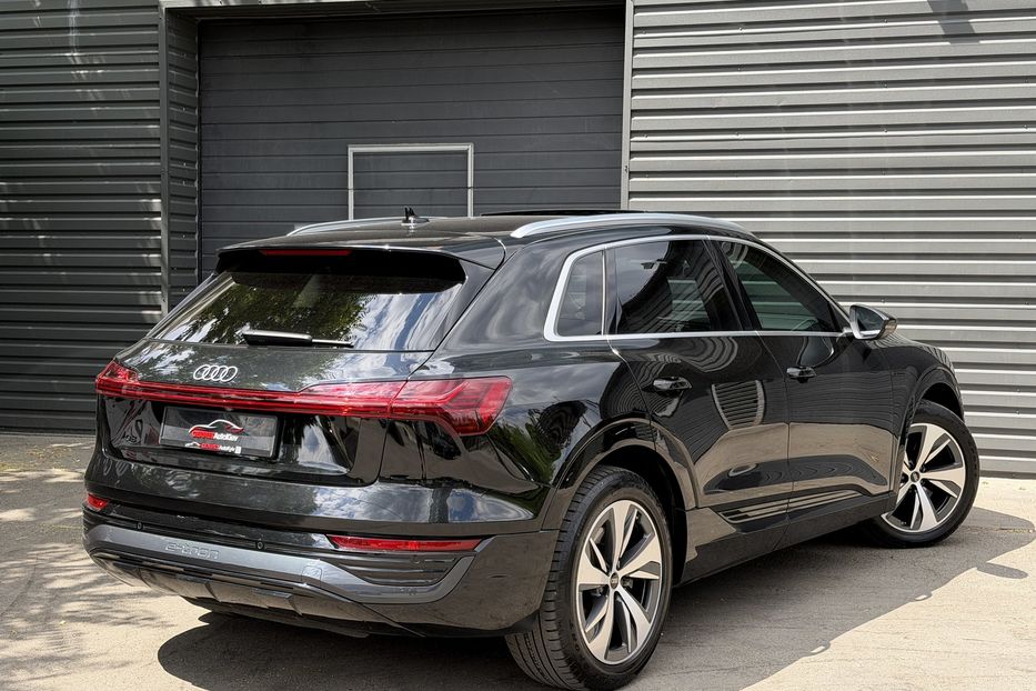 Продам Audi Q8 E-Tron Premium Plus 2023 года в Киеве