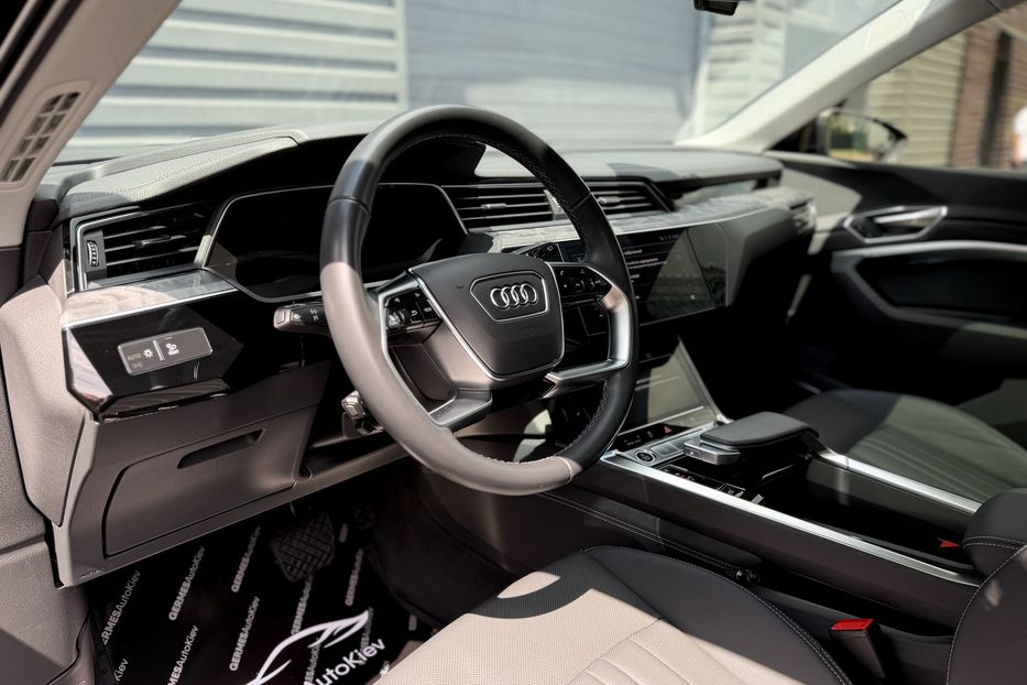 Продам Audi Q8 E-Tron Premium Plus 2023 года в Киеве