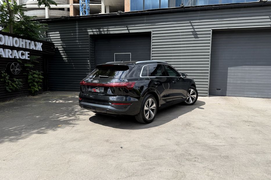 Продам Audi Q8 E-Tron Premium Plus 2023 года в Киеве