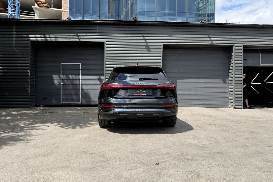 Продам Audi Q8 E-Tron Premium Plus 2023 года в Киеве