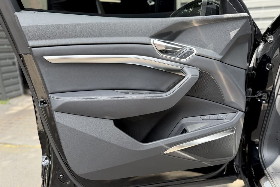 Продам Audi Q8 E-Tron Premium Plus 2023 года в Киеве