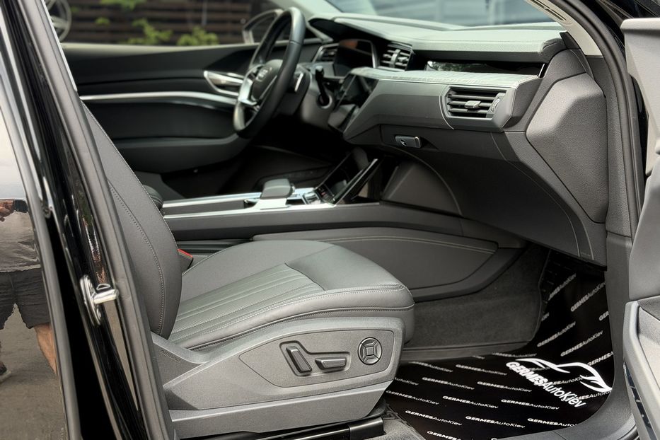 Продам Audi Q8 E-Tron Premium Plus 2023 года в Киеве