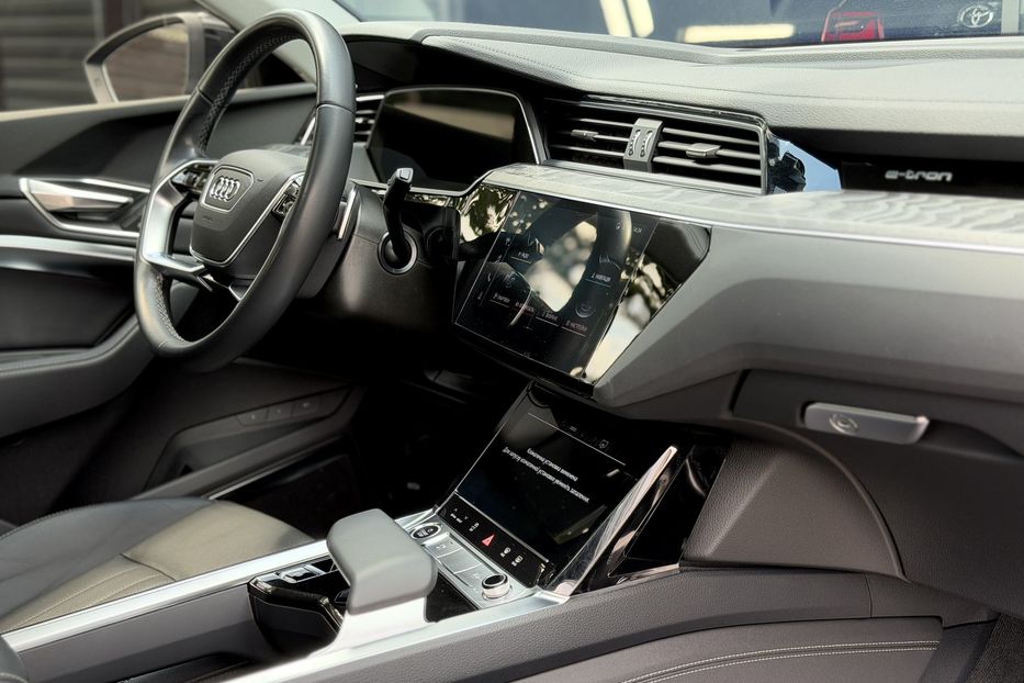 Продам Audi Q8 E-Tron Premium Plus 2023 года в Киеве