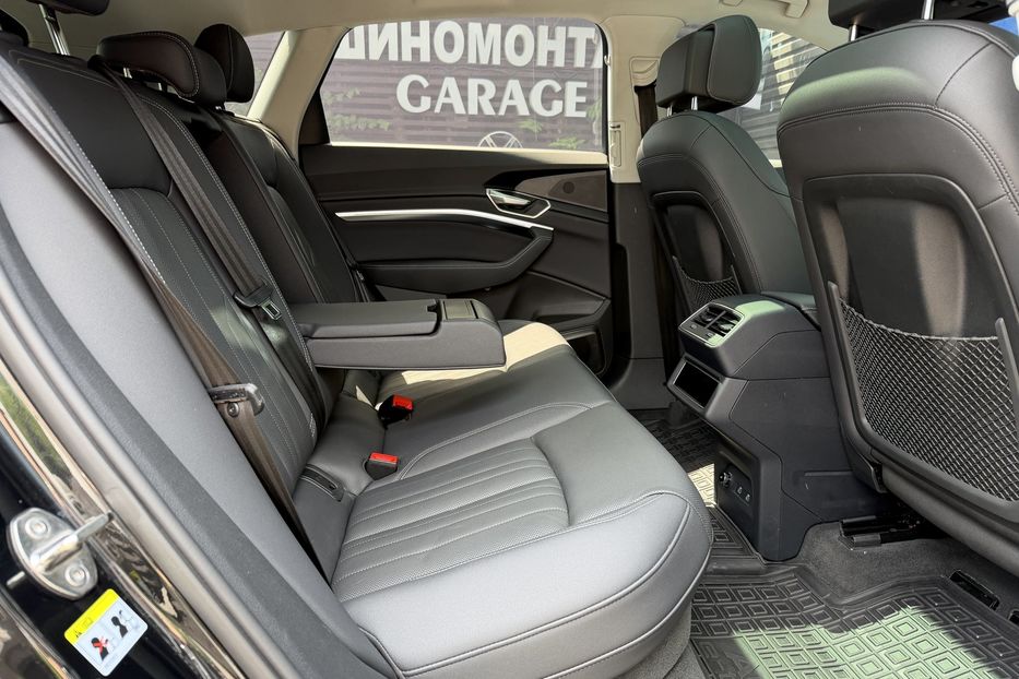 Продам Audi Q8 E-Tron Premium Plus 2023 года в Киеве