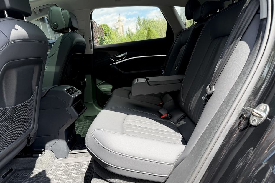Продам Audi Q8 E-Tron Premium Plus 2023 года в Киеве