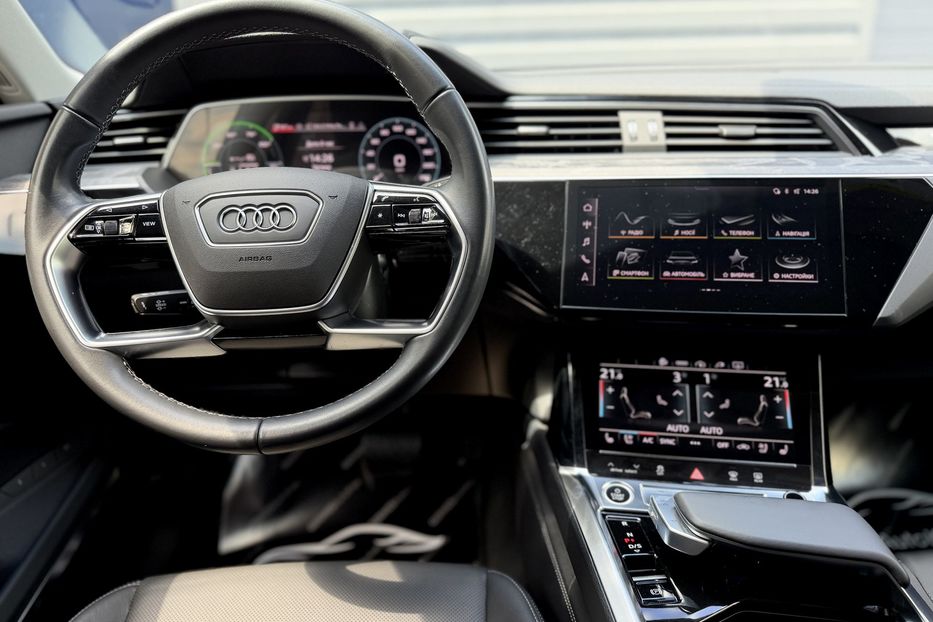 Продам Audi Q8 E-Tron Premium Plus 2023 года в Киеве