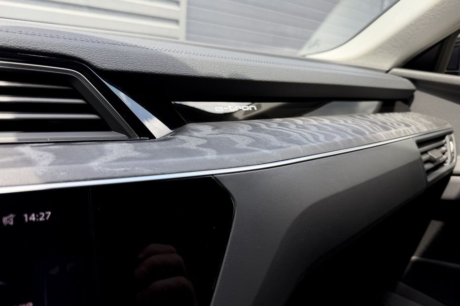 Продам Audi Q8 E-Tron Premium Plus 2023 года в Киеве