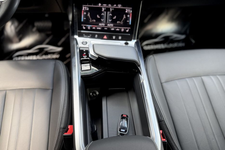 Продам Audi Q8 E-Tron Premium Plus 2023 года в Киеве