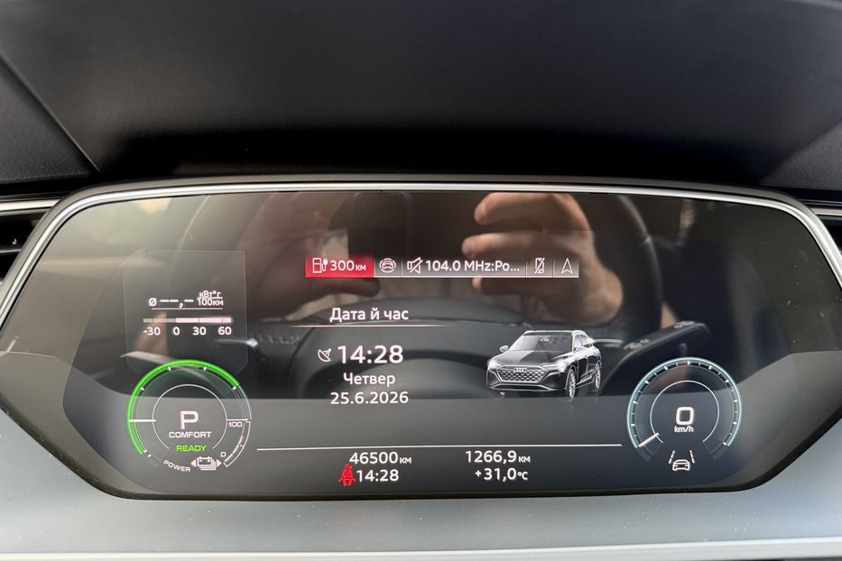 Продам Audi Q8 E-Tron Premium Plus 2023 года в Киеве