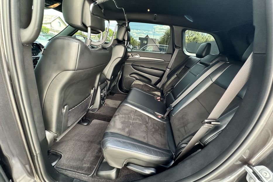Продам Jeep Grand Cherokee 2018 года в Луцке
