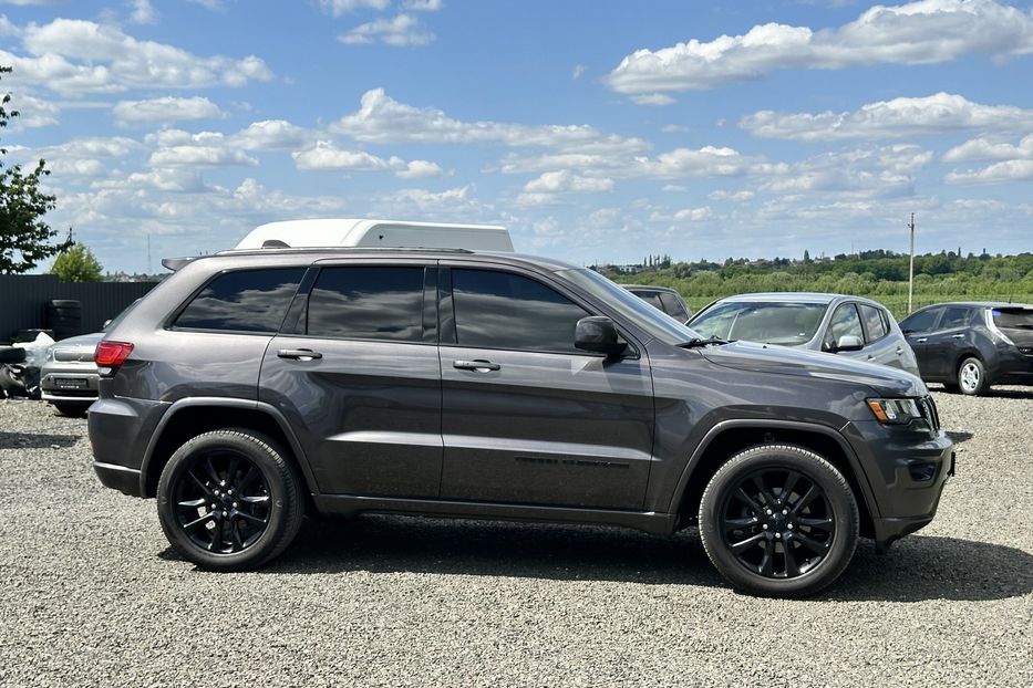 Продам Jeep Grand Cherokee 2018 года в Луцке