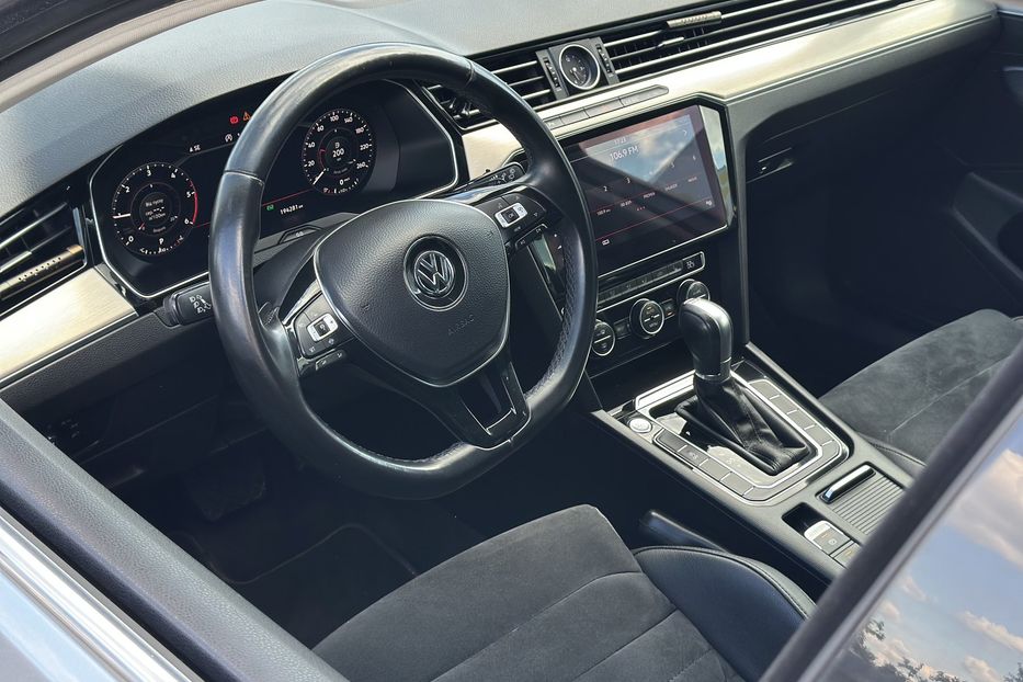 Продам Volkswagen Passat B8 2018 года в Луцке