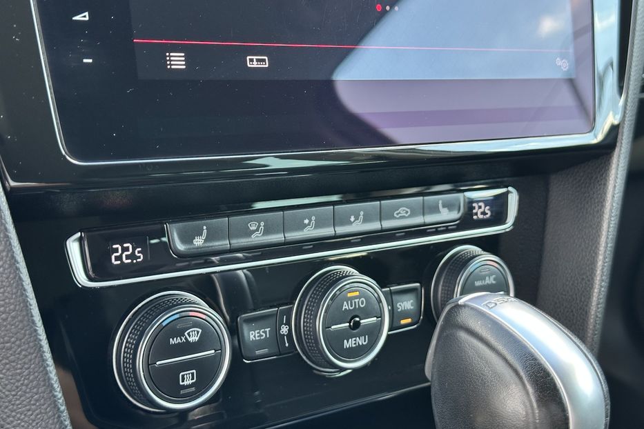 Продам Volkswagen Passat B8 2018 года в Луцке