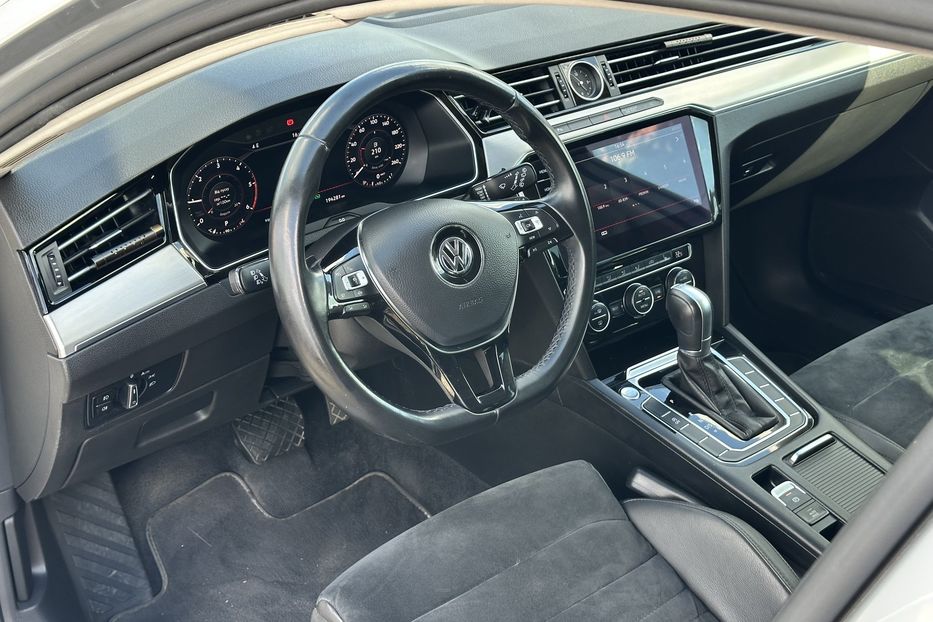 Продам Volkswagen Passat B8 2018 года в Луцке