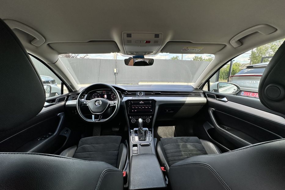 Продам Volkswagen Passat B8 2018 года в Луцке