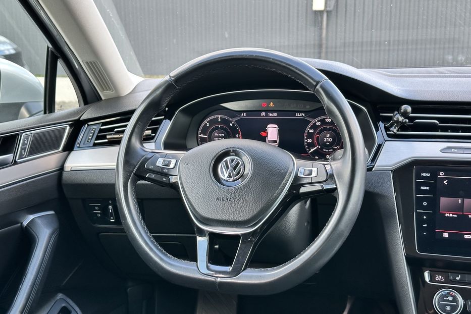 Продам Volkswagen Passat B8 2018 года в Луцке