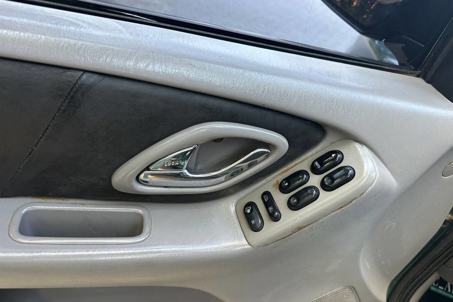 Продам Mazda Tribute 2001 года в Черновцах