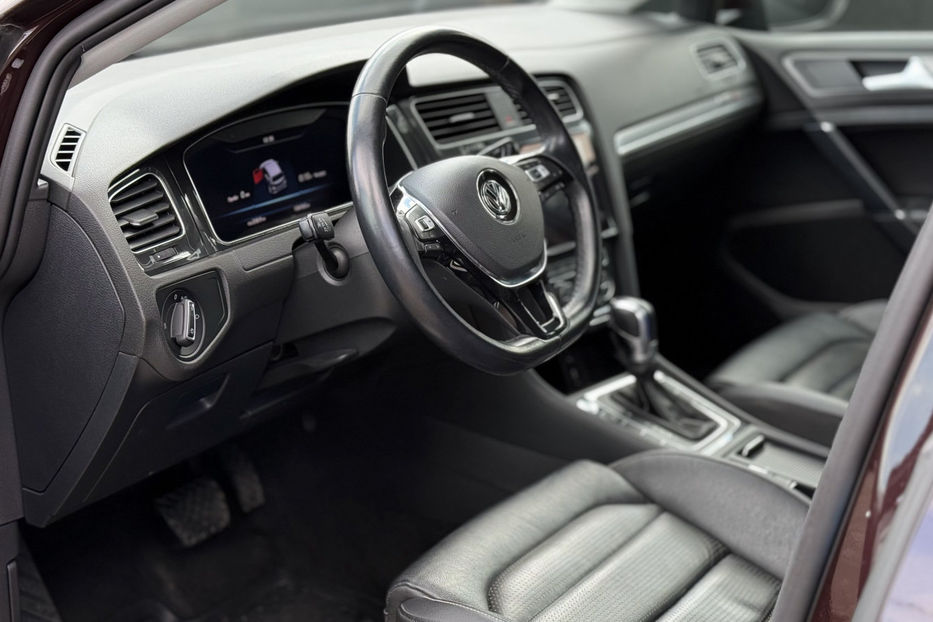 Продам Volkswagen e-Golf 35.8 kWh (136 к.с.) Highline 2018 года в Киеве