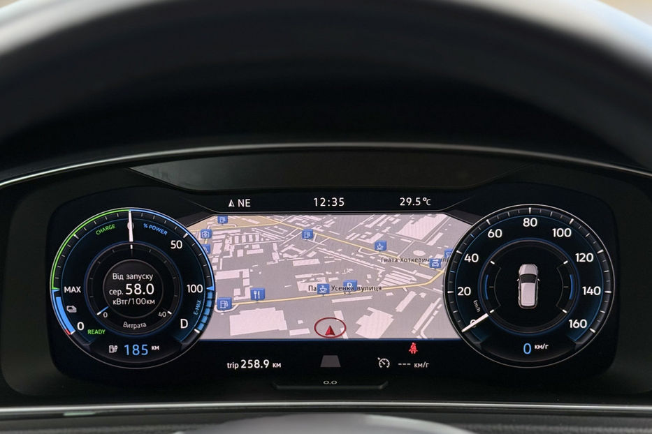 Продам Volkswagen e-Golf 35.8 kWh (136 к.с.) Highline 2018 года в Киеве