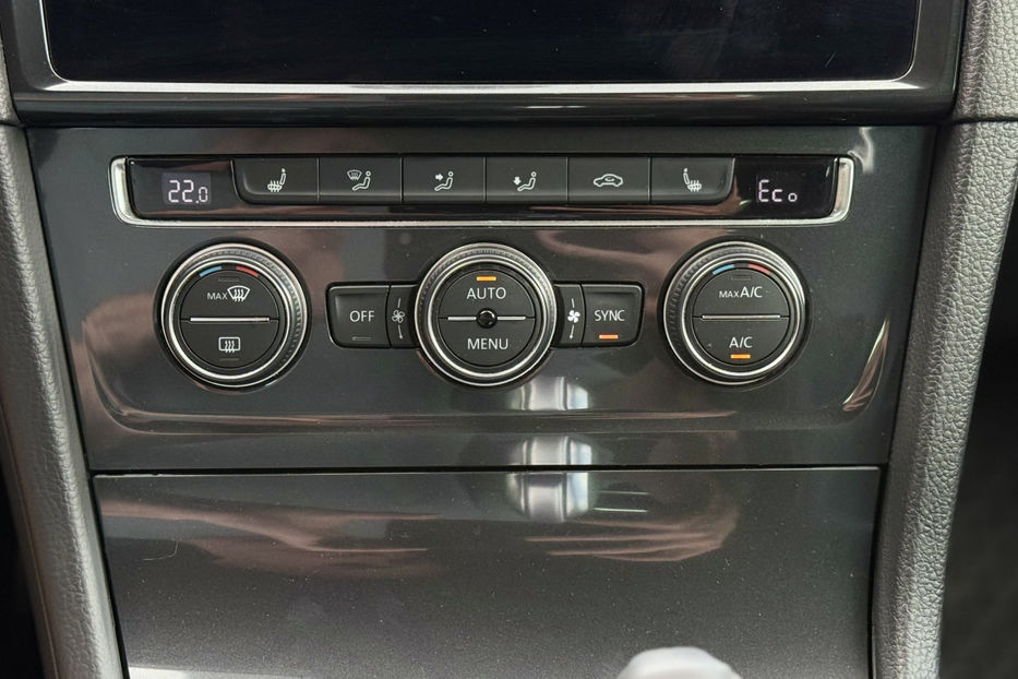 Продам Volkswagen e-Golf 35.8 kWh (136 к.с.) Highline 2018 года в Киеве