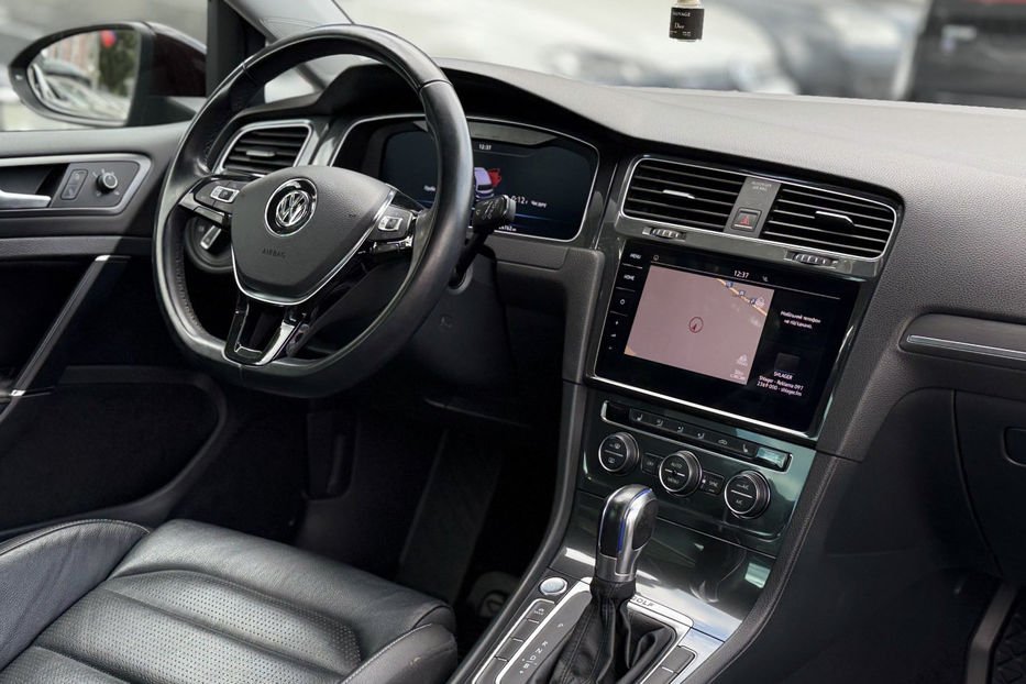 Продам Volkswagen e-Golf 35.8 kWh (136 к.с.) Highline 2018 года в Киеве