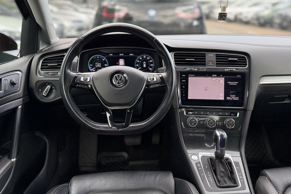 Продам Volkswagen e-Golf 35.8 kWh (136 к.с.) Highline 2018 года в Киеве
