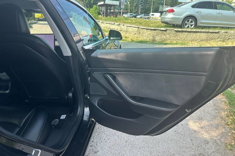 Продам Tesla Model 3 2019 года в Черновцах