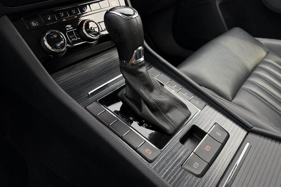 Продам Skoda Superb 2.0 TDI 150 к.с ШКІРА FULL LED 2021 года в Львове