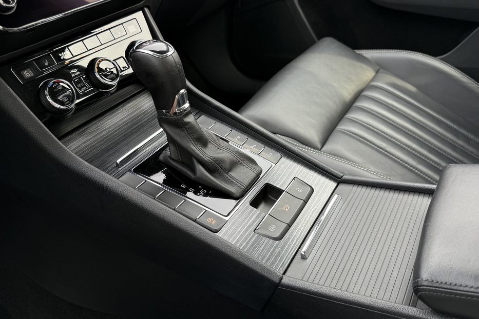 Продам Skoda Superb 2.0 TDI 150 к.с ШКІРА FULL LED 2021 года в Львове