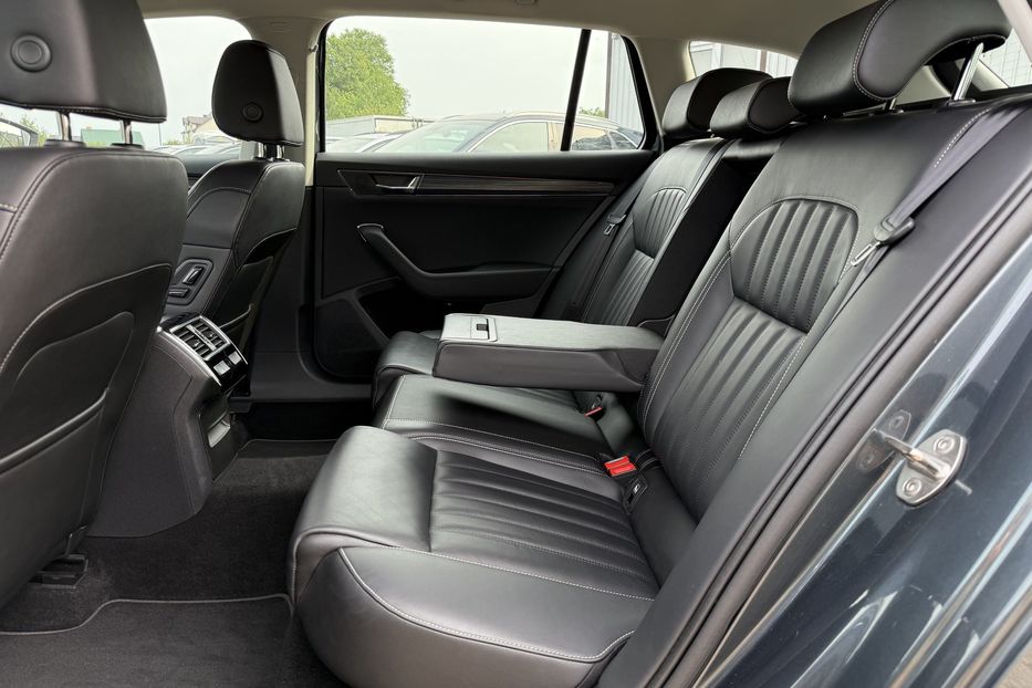 Продам Skoda Superb 2.0 TDI 150 к.с ШКІРА FULL LED 2021 года в Львове