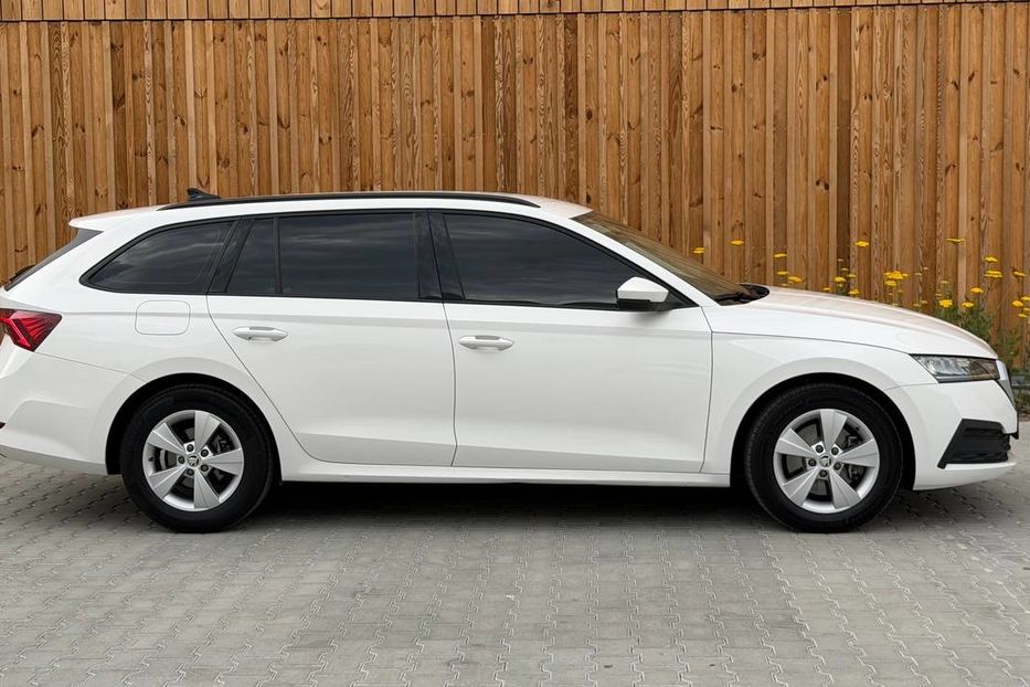 Продам Skoda Octavia A8 4X4 LED НЕ МАЛЬОВАНА 2022 года в Львове