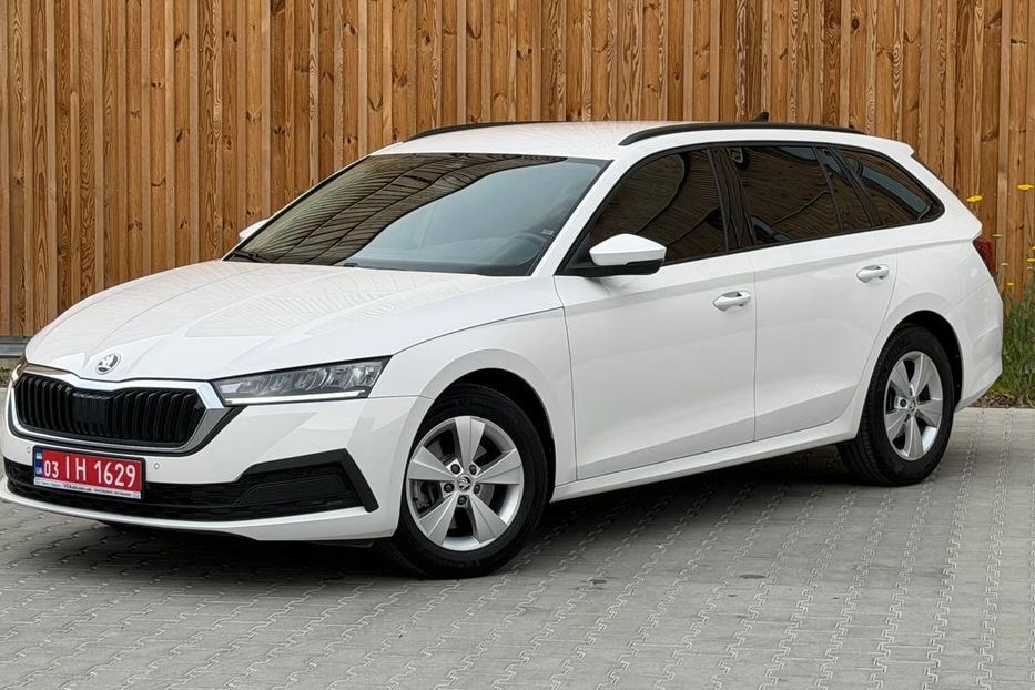 Продам Skoda Octavia A8 4X4 LED НЕ МАЛЬОВАНА 2022 года в Львове