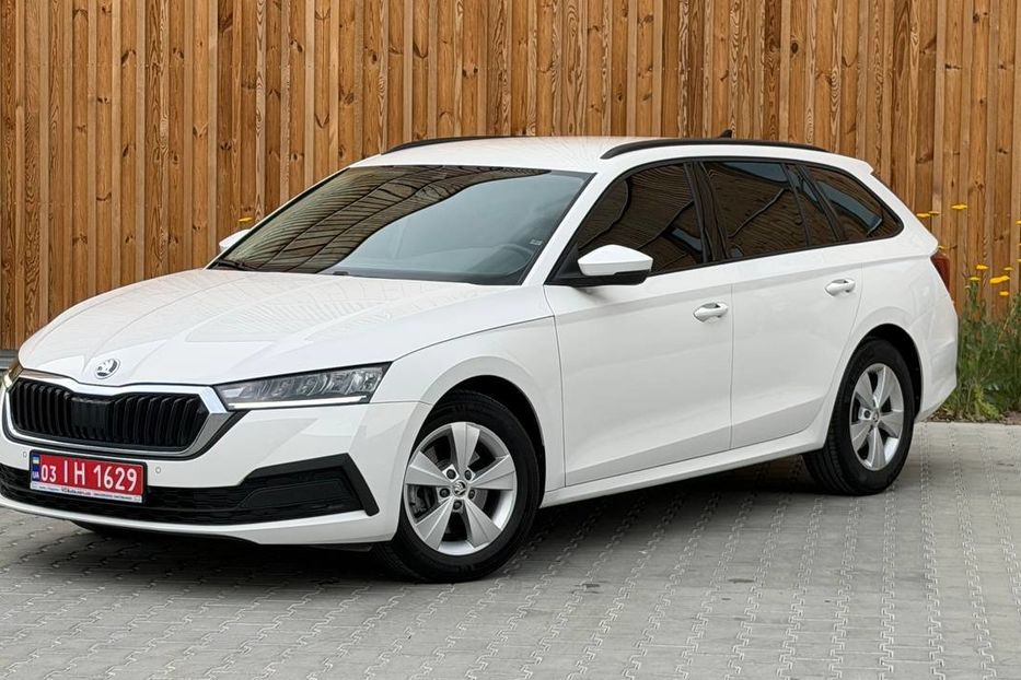 Продам Skoda Octavia A8 4X4 LED НЕ МАЛЬОВАНА 2022 года в Львове