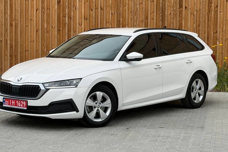 Продам Skoda Octavia A8 4X4 LED НЕ МАЛЬОВАНА 2022 года в Львове