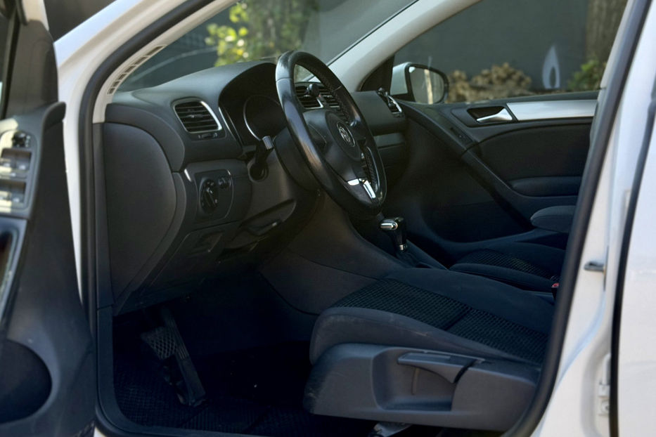 Продам Volkswagen Golf  VI 1.6 DSG (102 к.с.) 2010 года в Киеве