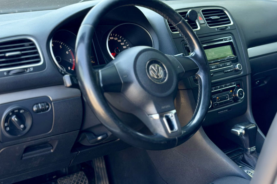 Продам Volkswagen Golf  VI 1.6 DSG (102 к.с.) 2010 года в Киеве