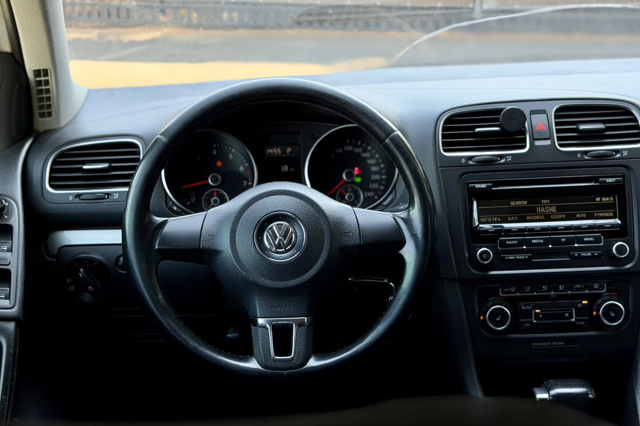 Продам Volkswagen Golf  VI 1.6 DSG (102 к.с.) 2010 года в Киеве