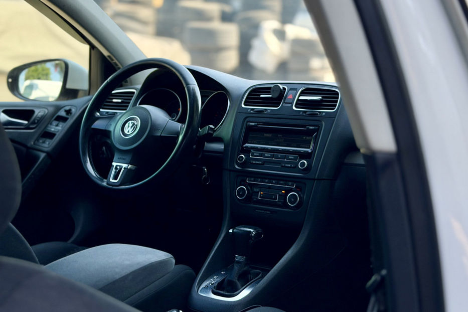 Продам Volkswagen Golf  VI 1.6 DSG (102 к.с.) 2010 года в Киеве