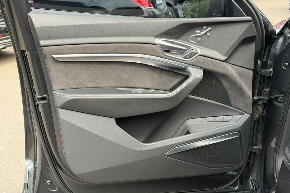 Продам Audi E-Tron 2019 года в Киеве