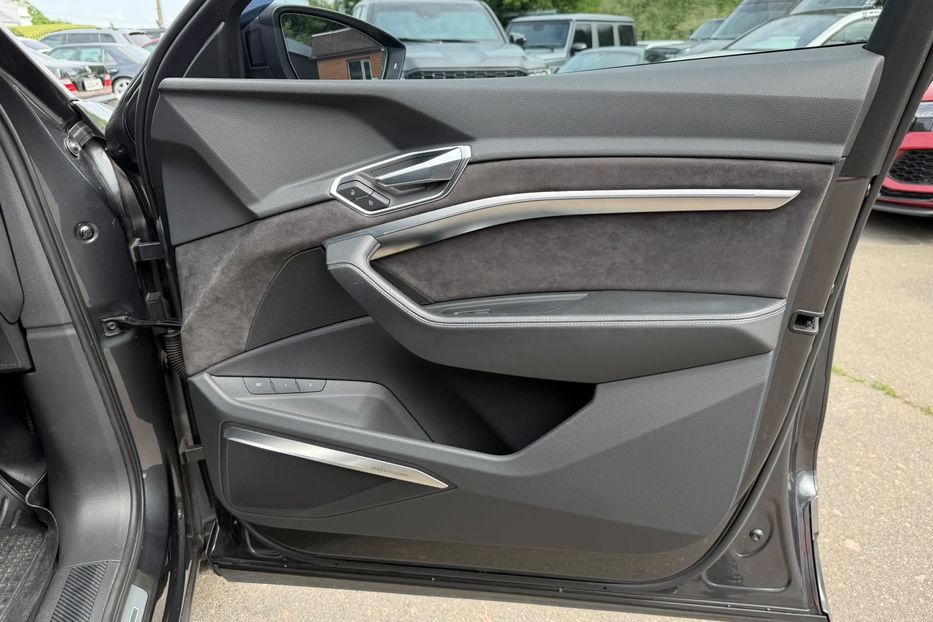 Продам Audi E-Tron 2019 года в Киеве