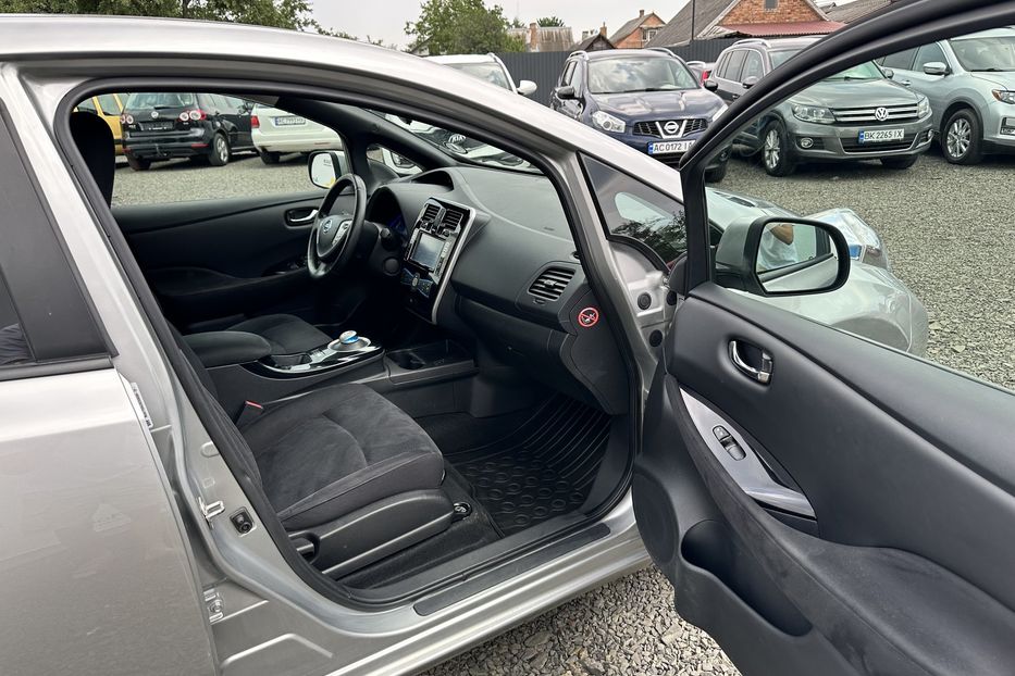 Продам Nissan Leaf 24 квт 2014 года в Луцке