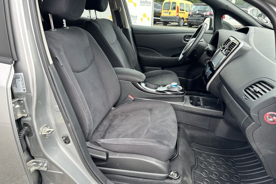 Продам Nissan Leaf 24 квт 2014 года в Луцке